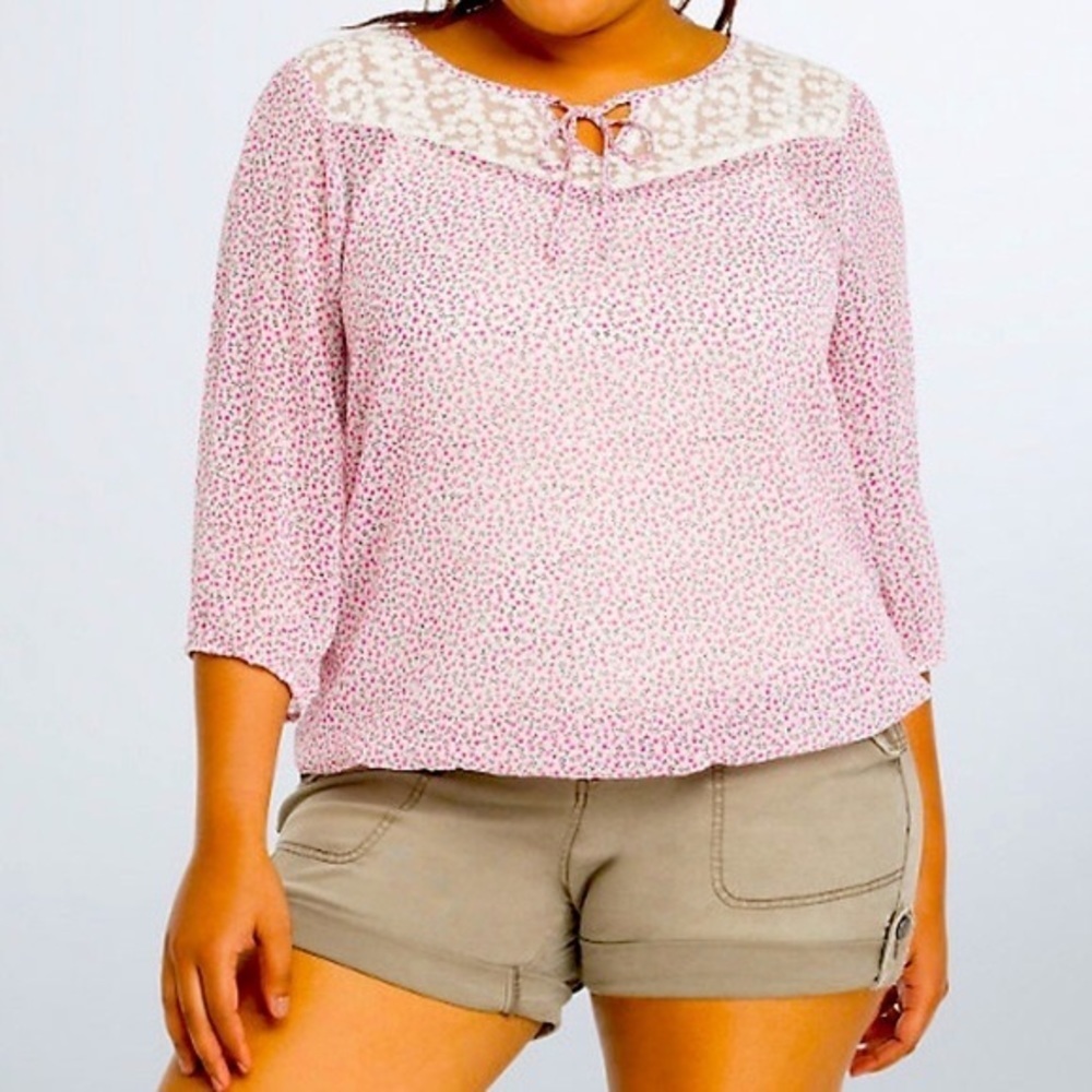 Torrid plus size sheer Ditsy floral print blouse size 2X